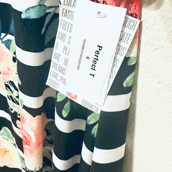 LuLaRoe Black and White Striped Floral Top size Small NWT - Picture 7 of 9